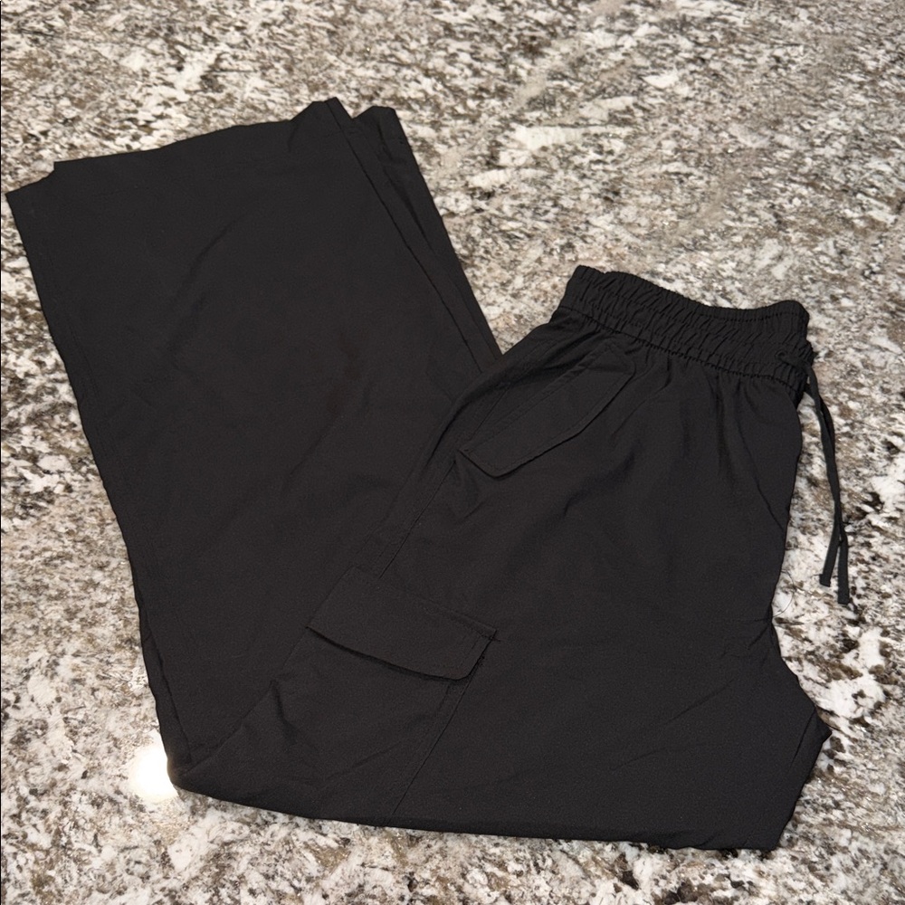 Old Navy - Women’s Wide Leg Cargo Pant - Black